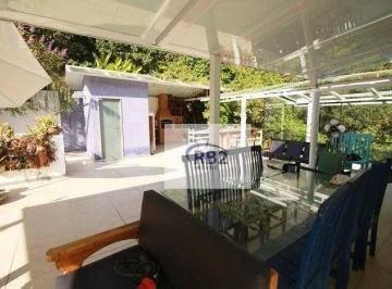 5582cf0706433d1a50c7f5a5ad229ae167fc7315 · Linda casa triplex em condomínio, com projeto voltado para o verde