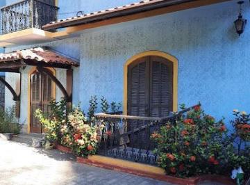 88f5a3e18a0423e5c38a7922a0cb598ab096753f · Casa em São Franciso com 4 quartos sendo 3 suítes