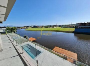 Casa · 390m² · 5 Quartos · 2 Vagas · Sobrado finamente mobiliado e decorado beira de lago