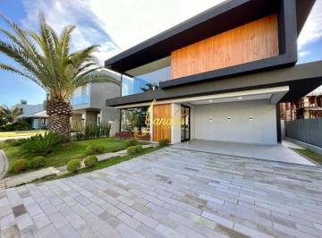 Casa · 393m² · 4 Quartos · 2 Vagas · Sobrado em condomínio fechado com 04 suites mobiliada e decorada