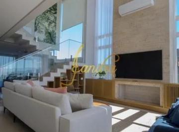 Casa · 310m² · 4 Quartos · 2 Vagas · Sobrado condomínio fechado beira de lago em 60X