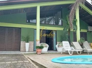 Casa · 250m² · 3 Quartos · 4 Vagas · Perfeita casa para suas ferias em família! com 3 dormitórios com dois terrenos