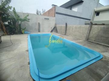 Casa · 81m² · 2 Quartos · 3 Vagas · DISPONÍVEL ** SOMENTE LOCAÇÃO DE TEMPORADA* com piscina