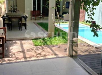 Casa · 442m² · 4 Quartos · 6 Vagas · Casa em Condomínio com  4 dormitórios, 4 suítes e  6 vagas de garagem.