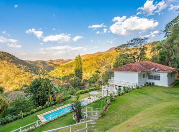 Casa · 763m² · 6 Quartos · 4 Vagas · Casa com 6 quartos em Pedro do Rio, Petrópolis.