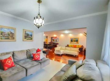 Casa · 490m² · 4 Quartos · 7 Vagas · Belíssima casa com 4 quartos no Bairro Nova Petrópolis