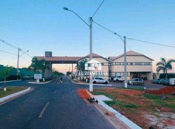 0c4c0f3b334ca66d6881f8c69709adc9bc22dfa7 · Oportunidade! Lote em Condomínio Fechado - Villa Suíça