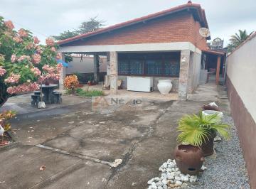 Casa de 4 quartos, Rio das Ostras · Terreno com 2 casas lineares - Cidade Praiana, Rio das Ostras.