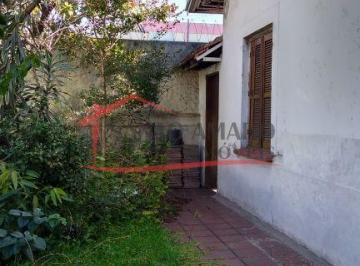 Casa · 239m² · 3 Quartos · 2 Vagas · CASA TERREA COMERCIAL OU RESIDENCIAL, na CHACARA SANTO ANTONIO.