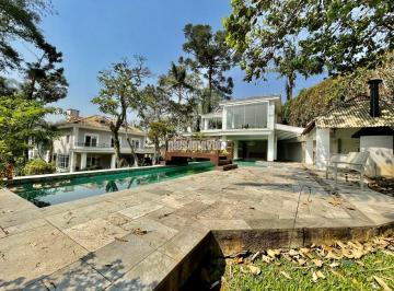 Casa · 1300m² · 4 Quartos · 6 Vagas · Casa de condomínio com Projeto moderno