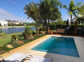 Casa · 520m² · 5 Quartos · 2 Vagas · Sobrado beira de lago  com piscina aquecida com 05 suítes