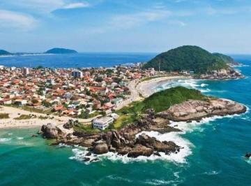 Casa · 227m² · 3 Quartos · 2 Vagas · SOBRADO AVERBADO NA PRAINHA COM LINDA VISTA