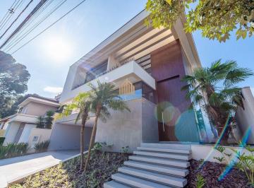 Casa · 531m² · 4 Quartos · 4 Vagas · Piscina, 4 suítes amplas e quintal com jardim.