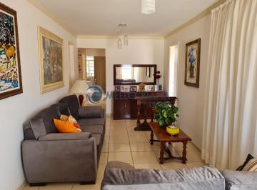 Foto 01 · Casa reformada, em bom estado de conservação no centro de São Lourenço - MG.