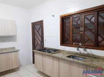 7 · Sobrado grande de 3 dormitórios, sendo uma suite no bairro Terras de São João