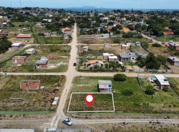 AnunciodeVendaCasacomPiscinaPostInstagram1600x1080px.jpg · Terreno para Venda em Araruama/RJ - 0 Dorm. 710 m2 Área Útil