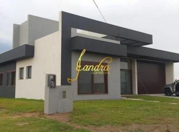 Casa · 350m² · 4 Quartos · 2 Vagas · Casa mobiliada e decorada com 04 suites, mobiliada e decorada
