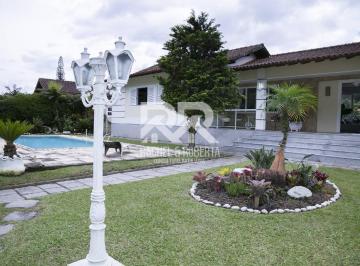 Casa · 260m² · 4 Quartos · 9 Vagas · Casa Linear maravilhosa no Comary