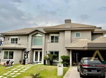 Casa · 650m² · 4 Quartos · 9 Vagas · LINDA CASA 4 SUÍTES, AR CONDICIONADO, MUITA ÁREA DE LAZER, COMPLETA !