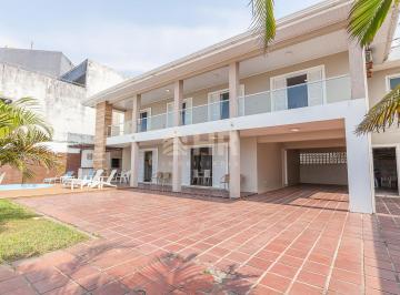 Casa · 319m² · 6 Quartos · 4 Vagas · Casa com piscina frente mar em Caioba com 6 dormit