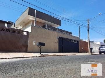 1b3a1756567c5eba91a4c9b879c64e2fde2ae737 · Sobrado impecável a venda