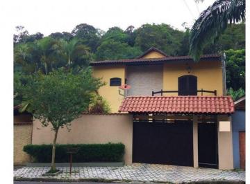 Casa · 250m² · 3 Quartos · 5 Vagas · Sobrado com 600m² localizado próximo à Represa Billings, Riacho Grande, em meio à natureza e ar puro
