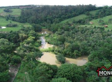 0f296566698e7555794abad2da494143d56b96e9 · sitio com estrutura completa e muito verde e arvores frutíferas