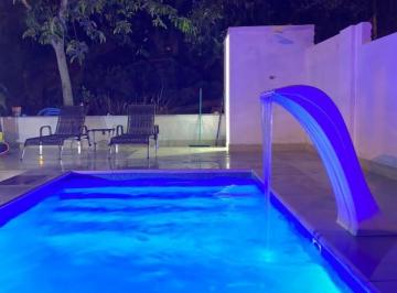 Foto 01 · CASA TERREA COM PISCINA NA PRAIA DO ESTALEIRO EM BALNEÁRIO CAMBORIÚ