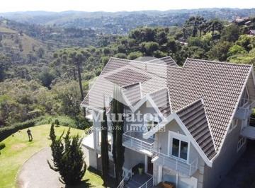 Casa · 400m² · 6 Quartos · 2 Vagas · Casa com linda vista no asfalto