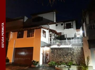 Foto 01 · Casa à venda em São Francisco, Niterói-RJ: 4 quartos, 1 suíte, 3 salas, 6 banheiros, 2 vagas, 400m².