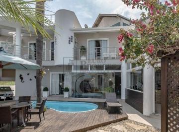 Casa · 304m² · 3 Quartos · 4 Vagas · Casa com ampla estrutura de lazer, finamente mobiliada, bairro Ariribá, BC