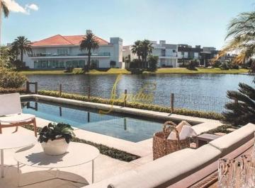 Casa · 381m² · 5 Quartos · 2 Vagas · Sobrado em condomínio fechado Xangri-la BEIRA LAGO