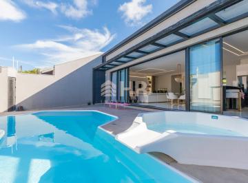 Casa · 303m² · 5 Quartos · 1 Vaga · Casa com 05 dormitórios sendo 01 suíte e 01 vaga d