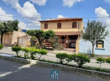 Casa · 240m² · 4 Quartos · 2 Vagas · CASA REGIÃO CENTRAL (Área Comercial ZC1)
