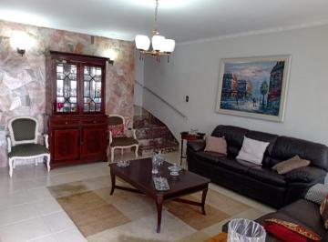 88f600b05729e21df53e20bd8a93a3d3.jpg · Sobrado de 300m² com 3 quartos