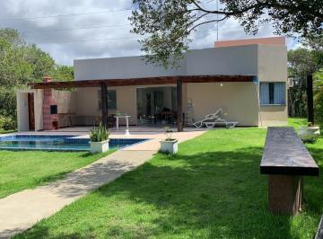 Casa de 4 quartos, Itacimirim · Casa com 300 m² construídos, 4 quartos e 4 suítes à venda no Centro