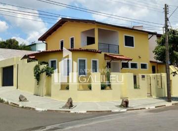 Casa · 230m² · 4 Quartos · 6 Vagas · Casa para venda no Chapadão