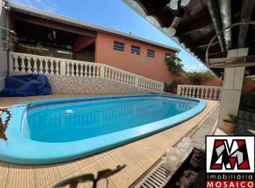 Foto 01 · VENDO CASA TÉRREA, PISCINA, EXCELENTE LOCAL.