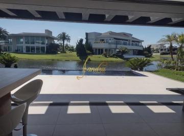 Casa · 370m² · 5 Quartos · 2 Vagas · Belíssima Sobrado no Condomínio Enseada!Cmposto por 05 suítes piscina