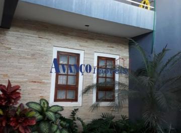 Casa · 3 Quartos · 3 Vagas · Lindo sobrado com acabamento impecável - Estuda Permutas