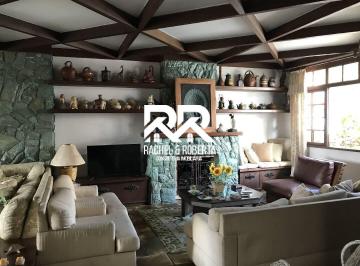Casa · 182m² · 4 Quartos · 2 Vagas · Excelente Casa Próxima a Feirinha do Alto