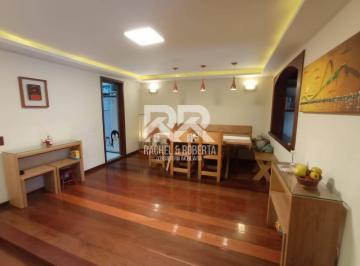 Casa · 220m² · 4 Quartos · 3 Vagas · Casa em Condomínio Excelente Localização no Alto