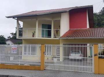 Foto 01 · Sobrado de 4 Quartos com Piscina em Nova Brasília, Joinville - 250m² de Espaço para sua Família