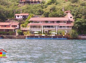 Casa de 7 quartos, Angra dos Reis · Mansão a beira-mar com 30m de frente.