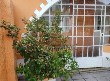 Casa · 245m² · 2 Quartos · 2 Vagas · TERRENO Casa térrea de esquina 245 com dormitórios, sala grande, cozinha gr