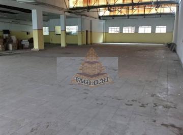 Comercial · 900m² · 4 Vagas · Salão  900M2 e 4 vagas. Portão automátizado a 200 metros do Shopping Anália