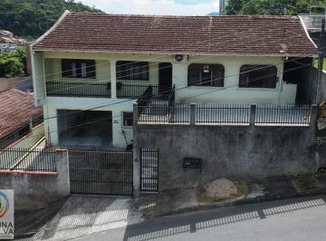 Casa · 190m² · 4 Quartos · 2 Vagas · Ampla Casa