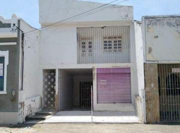 Comercial · 187m² · 7 Quartos · 1 Vaga · Casa ampla com quintal no Centro