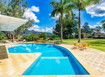 Casa · 800m² · 5 Quartos · Casa com 5 quartos em condomínio em Itaipava, Petrópolis.