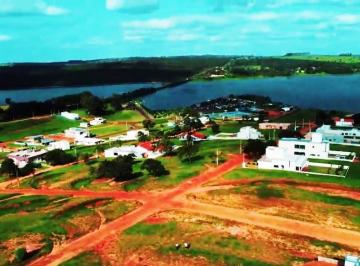 Vista aérea do terreno · Lindo terreno de 530 m² c/ vista panorâmica p/ represa próx ao Iate Clube Resort